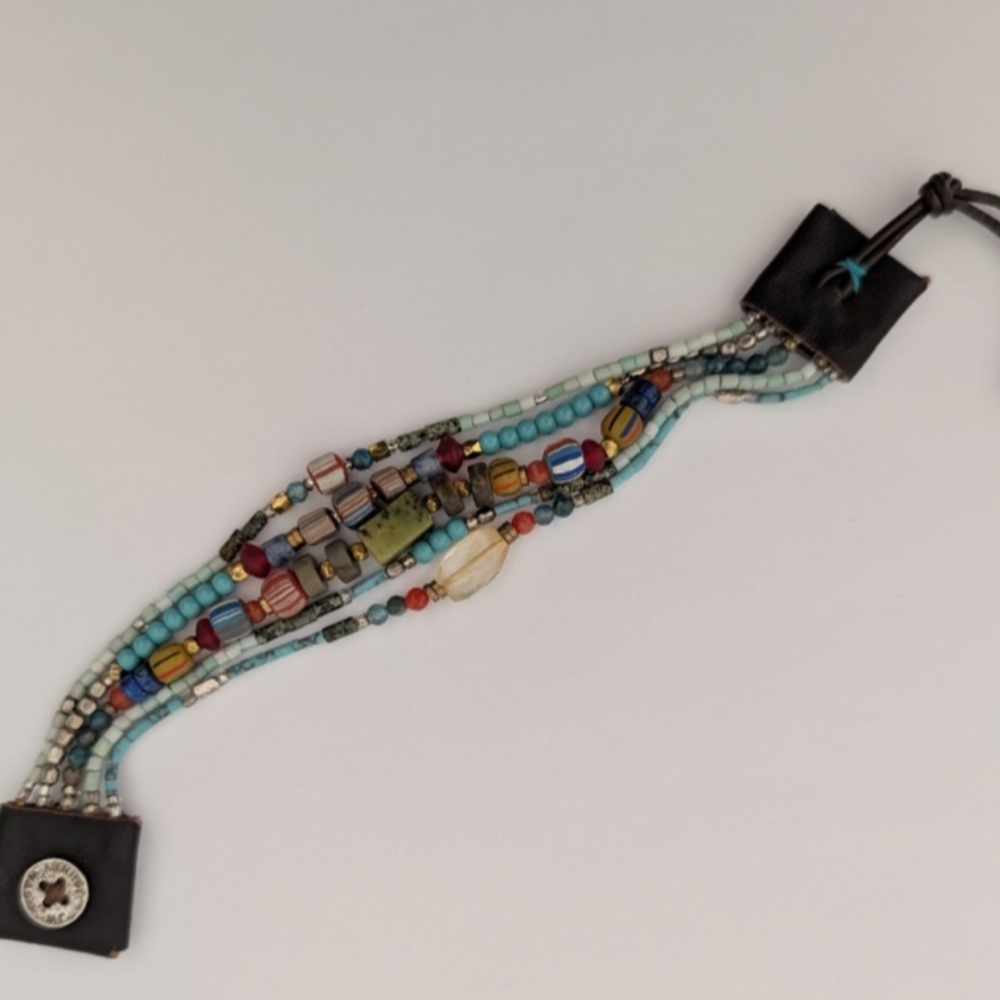Johnny Was Multicolor Beaded And Leather Bracelet With Button Closure - Picture 5 of 7